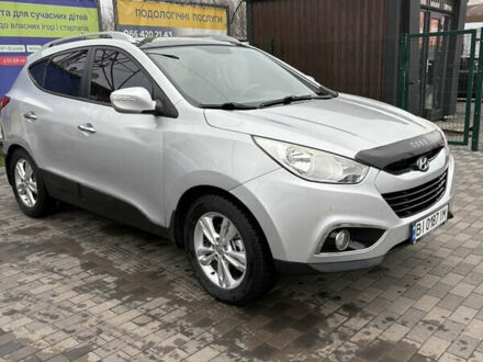 Серый Хендай их35, объемом двигателя 2 л и пробегом 237 тыс. км за 12200 $, фото 1 на Automoto.ua