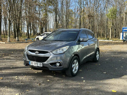 Серый Хендай их35, объемом двигателя 2 л и пробегом 237 тыс. км за 10900 $, фото 1 на Automoto.ua