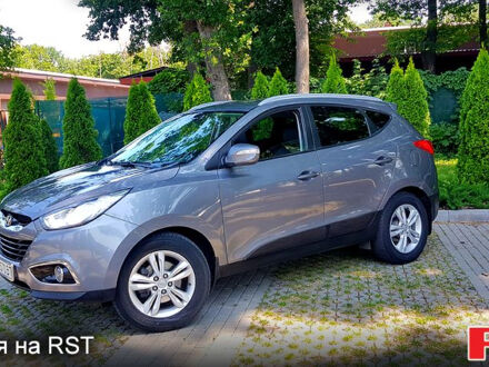 Серый Хендай их35, объемом двигателя 2 л и пробегом 235 тыс. км за 11100 $, фото 1 на Automoto.ua