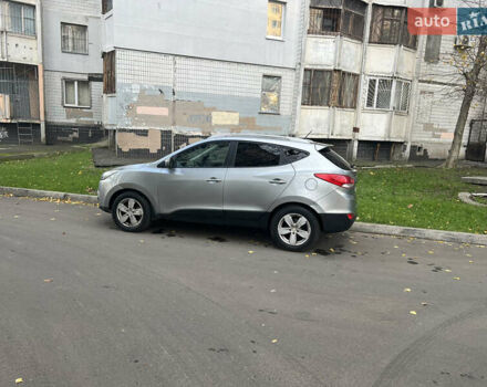 Серый Хендай их35, объемом двигателя 2 л и пробегом 156 тыс. км за 9999 $, фото 1 на Automoto.ua