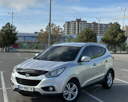 Серый Хендай их35, объемом двигателя 2 л и пробегом 190 тыс. км за 12500 $, фото 1 на Automoto.ua