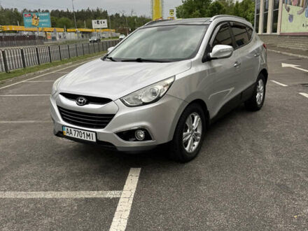 Серый Хендай их35, объемом двигателя 2 л и пробегом 202 тыс. км за 11550 $, фото 1 на Automoto.ua