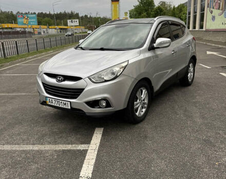 Серый Хендай их35, объемом двигателя 2 л и пробегом 202 тыс. км за 11550 $, фото 1 на Automoto.ua
