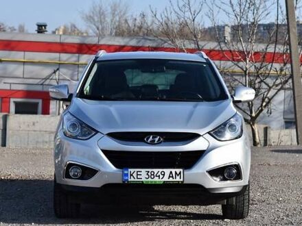 Серый Хендай их35, объемом двигателя 2 л и пробегом 201 тыс. км за 12900 $, фото 1 на Automoto.ua