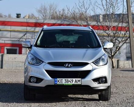 Серый Хендай их35, объемом двигателя 2 л и пробегом 201 тыс. км за 12900 $, фото 1 на Automoto.ua