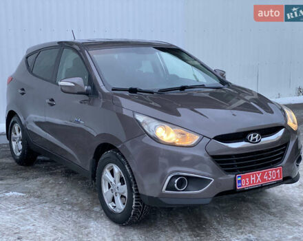 Серый Хендай их35, объемом двигателя 1.7 л и пробегом 228 тыс. км за 10900 $, фото 1 на Automoto.ua