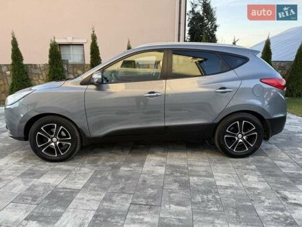 Серый Хендай их35, объемом двигателя 2 л и пробегом 175 тыс. км за 12300 $, фото 1 на Automoto.ua