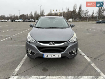 Серый Хендай их35, объемом двигателя 2 л и пробегом 153 тыс. км за 12500 $, фото 1 на Automoto.ua