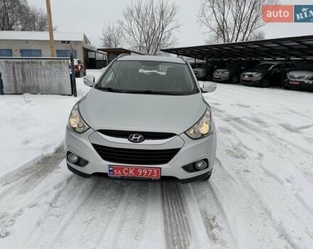 Серый Хендай их35, объемом двигателя 1.7 л и пробегом 253 тыс. км за 10999 $, фото 1 на Automoto.ua