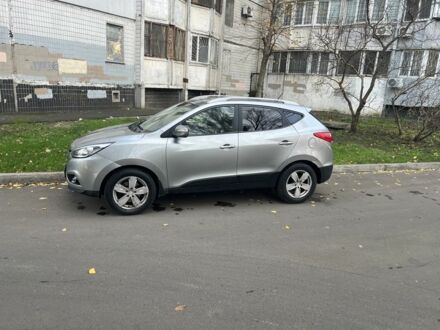 Серый Хендай их35, объемом двигателя 2 л и пробегом 156 тыс. км за 9999 $, фото 1 на Automoto.ua