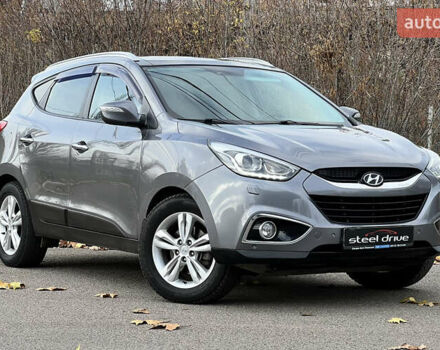 Серый Хендай их35, объемом двигателя 2 л и пробегом 178 тыс. км за 11999 $, фото 1 на Automoto.ua
