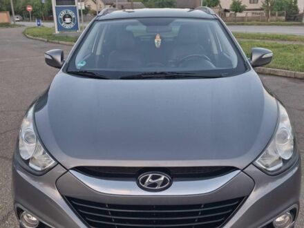 Серый Хендай их35, объемом двигателя 2 л и пробегом 230 тыс. км за 13300 $, фото 1 на Automoto.ua