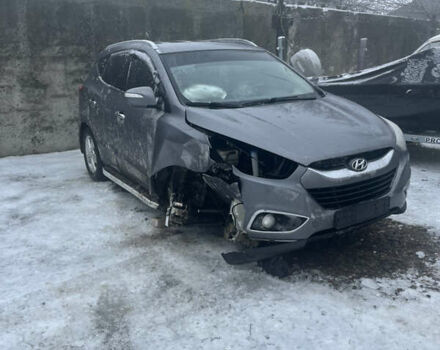 Серый Хендай их35, объемом двигателя 2 л и пробегом 220 тыс. км за 4300 $, фото 1 на Automoto.ua