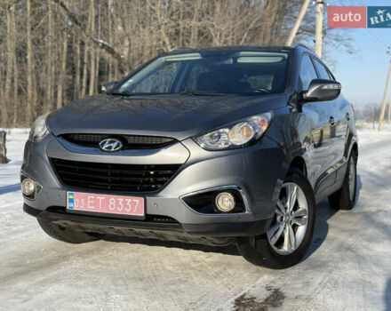 Серый Хендай их35, объемом двигателя 2 л и пробегом 170 тыс. км за 13250 $, фото 1 на Automoto.ua