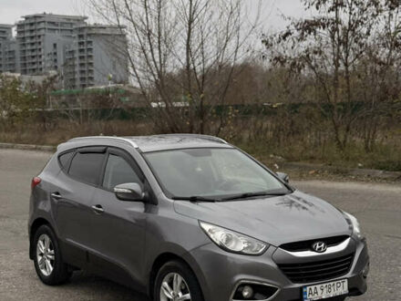 Серый Хендай их35, объемом двигателя 2 л и пробегом 205 тыс. км за 12499 $, фото 1 на Automoto.ua