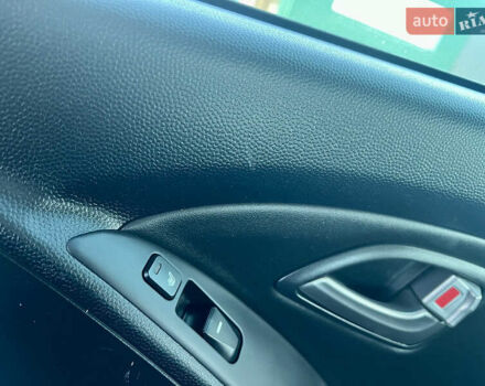 Синий Хендай их35, объемом двигателя 1.7 л и пробегом 263 тыс. км за 10800 $, фото 28 на Automoto.ua