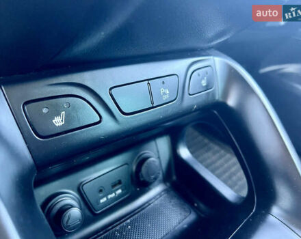 Синий Хендай их35, объемом двигателя 1.7 л и пробегом 263 тыс. км за 10800 $, фото 27 на Automoto.ua