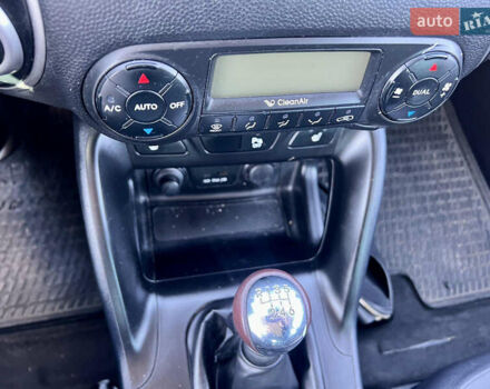 Синий Хендай их35, объемом двигателя 1.7 л и пробегом 263 тыс. км за 10800 $, фото 24 на Automoto.ua