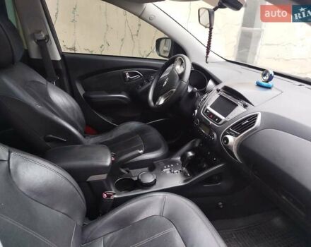 Синий Хендай их35, объемом двигателя 2 л и пробегом 200 тыс. км за 11000 $, фото 5 на Automoto.ua