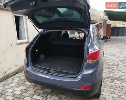 Синий Хендай их35, объемом двигателя 2 л и пробегом 200 тыс. км за 11000 $, фото 3 на Automoto.ua