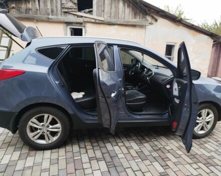 Синий Хендай их35, объемом двигателя 2 л и пробегом 200 тыс. км за 11000 $, фото 5 на Automoto.ua