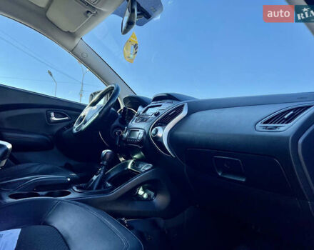 Синий Хендай их35, объемом двигателя 1.7 л и пробегом 263 тыс. км за 10800 $, фото 25 на Automoto.ua