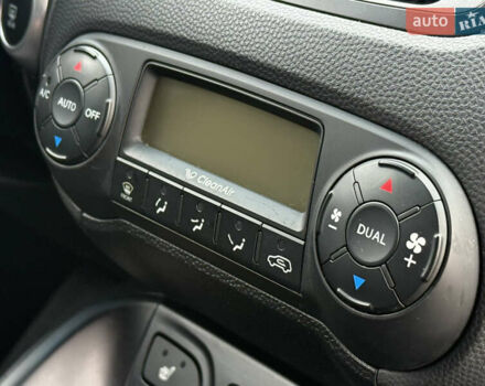 Синий Хендай их35, объемом двигателя 2 л и пробегом 234 тыс. км за 13550 $, фото 45 на Automoto.ua