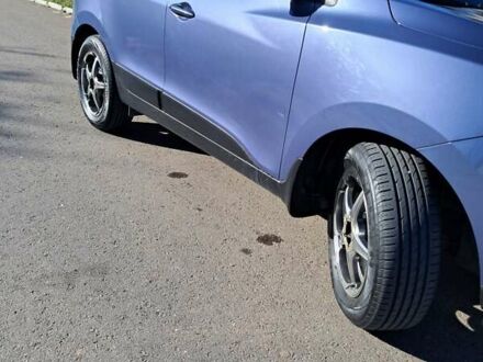 Синій Хендай іх35, об'ємом двигуна 2 л та пробігом 240 тис. км за 12500 $, фото 1 на Automoto.ua