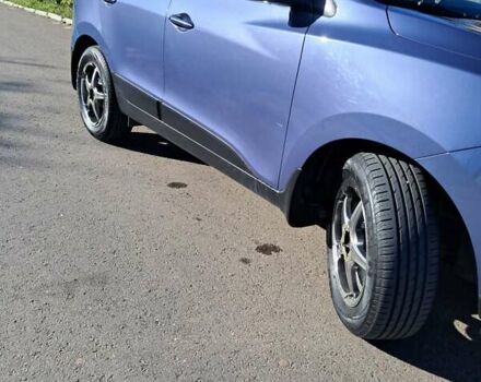 Синий Хендай их35, объемом двигателя 2 л и пробегом 240 тыс. км за 12500 $, фото 1 на Automoto.ua