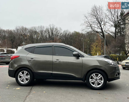 Зеленый Хендай их35, объемом двигателя 2 л и пробегом 187 тыс. км за 10999 $, фото 11 на Automoto.ua