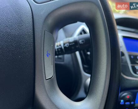 Зеленый Хендай их35, объемом двигателя 2 л и пробегом 186 тыс. км за 11000 $, фото 32 на Automoto.ua