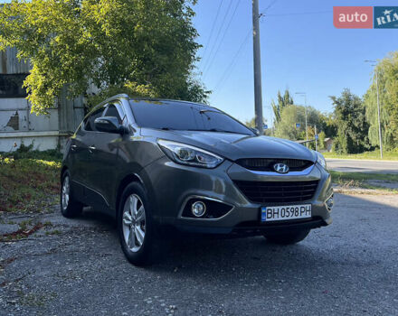 Зеленый Хендай их35, объемом двигателя 2 л и пробегом 186 тыс. км за 11000 $, фото 1 на Automoto.ua