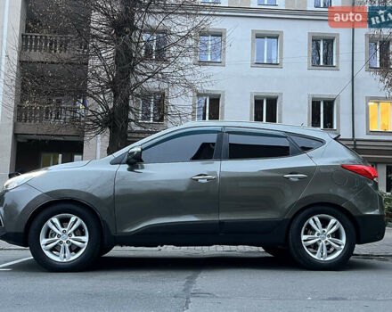 Зеленый Хендай их35, объемом двигателя 2 л и пробегом 187 тыс. км за 10999 $, фото 2 на Automoto.ua