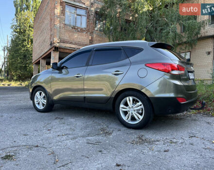 Зеленый Хендай их35, объемом двигателя 2 л и пробегом 186 тыс. км за 11000 $, фото 7 на Automoto.ua