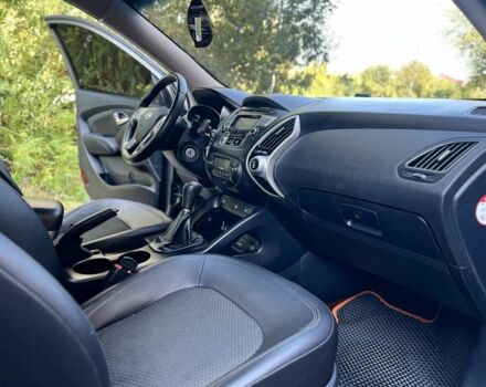 Зеленый Хендай их35, объемом двигателя 2 л и пробегом 186 тыс. км за 9999 $, фото 4 на Automoto.ua