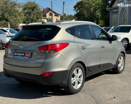 Зелений Хендай іх35, об'ємом двигуна 2 л та пробігом 246 тис. км за 10890 $, фото 4 на Automoto.ua