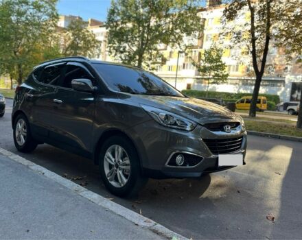 Зеленый Хендай их35, объемом двигателя 2 л и пробегом 186 тыс. км за 9999 $, фото 3 на Automoto.ua