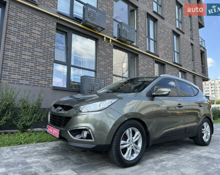 Зеленый Хендай их35, объемом двигателя 2 л и пробегом 212 тыс. км за 13650 $, фото 2 на Automoto.ua