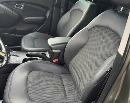 Зеленый Хендай их35, объемом двигателя 2 л и пробегом 170 тыс. км за 14400 $, фото 17 на Automoto.ua