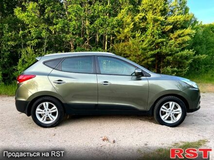 Зеленый Хендай их35, объемом двигателя 2 л и пробегом 115 тыс. км за 11200 $, фото 1 на Automoto.ua