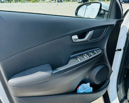 Белый Хендай Kona, объемом двигателя 1.58 л и пробегом 128 тыс. км за 16500 $, фото 6 на Automoto.ua