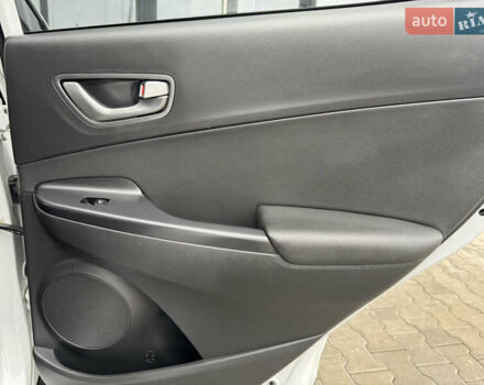 Белый Хендай Kona, объемом двигателя 0 л и пробегом 179 тыс. км за 16350 $, фото 46 на Automoto.ua