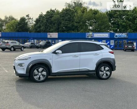 Білий Хендай Kona, об'ємом двигуна 0 л та пробігом 70 тис. км за 22500 $, фото 9 на Automoto.ua