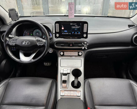 Белый Хендай Kona, объемом двигателя 0 л и пробегом 179 тыс. км за 16350 $, фото 55 на Automoto.ua