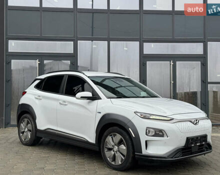 Белый Хендай Kona, объемом двигателя 0 л и пробегом 179 тыс. км за 16350 $, фото 9 на Automoto.ua
