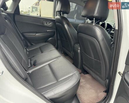 Белый Хендай Kona, объемом двигателя 0 л и пробегом 179 тыс. км за 16350 $, фото 45 на Automoto.ua