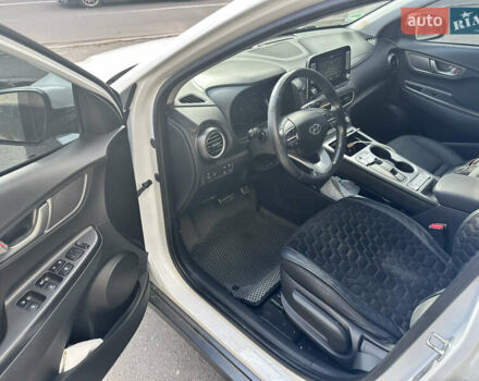 Хендай Kona 2018 в Хмельницком на Automoto.ua Белый Хендай Kona, объемом двигателя 0 л и пробегом 94 тыс. км за 14800 $, фото 11 на Automoto.ua