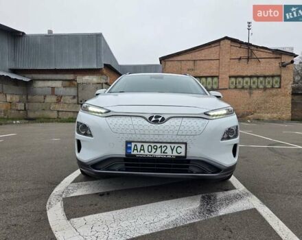 Белый Хендай Kona, объемом двигателя 0 л и пробегом 38 тыс. км за 15000 $, фото 1 на Automoto.ua