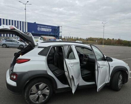 Білий Хендай Kona, об'ємом двигуна 0 л та пробігом 113 тис. км за 15900 $, фото 4 на Automoto.ua
