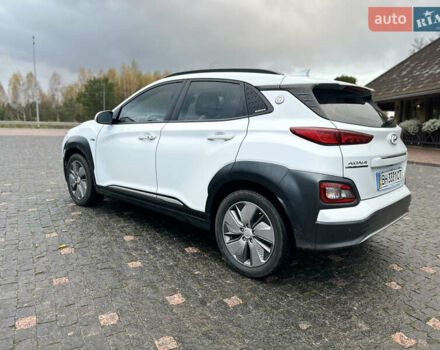 Белый Хендай Kona, объемом двигателя 0 л и пробегом 126 тыс. км за 16999 $, фото 6 на Automoto.ua